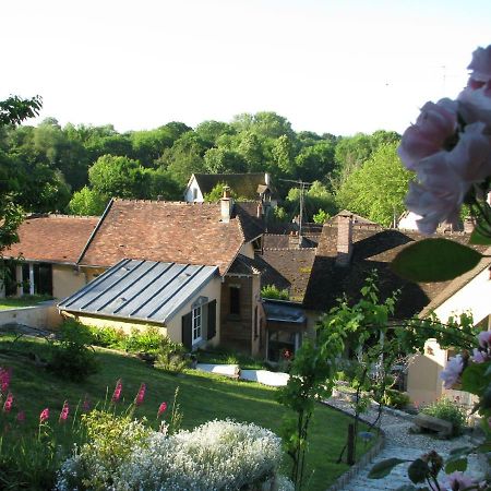 Отель Le Clos Du Point De Vue Montigny-sur-Loing Экстерьер фото